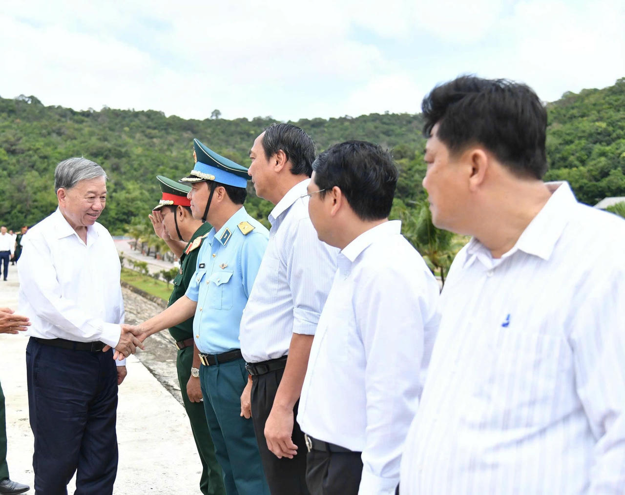 Tổng B&iacute; thư T&ocirc; L&acirc;m thăm v&agrave; l&agrave;m việc tại Đặc khu Thổ Ch&acirc;u