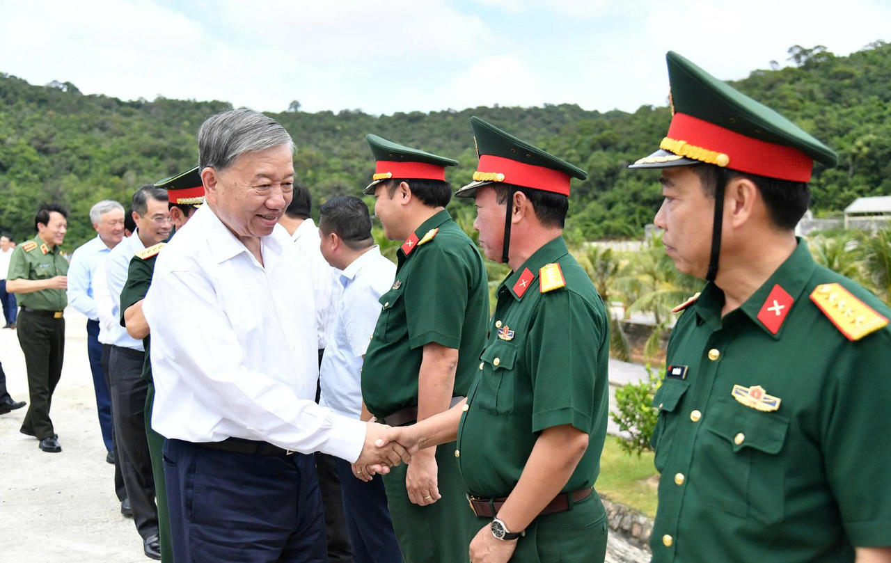 Tổng B&iacute; thư T&ocirc; L&acirc;m thăm v&agrave; l&agrave;m việc tại Đặc khu Thổ Ch&acirc;u