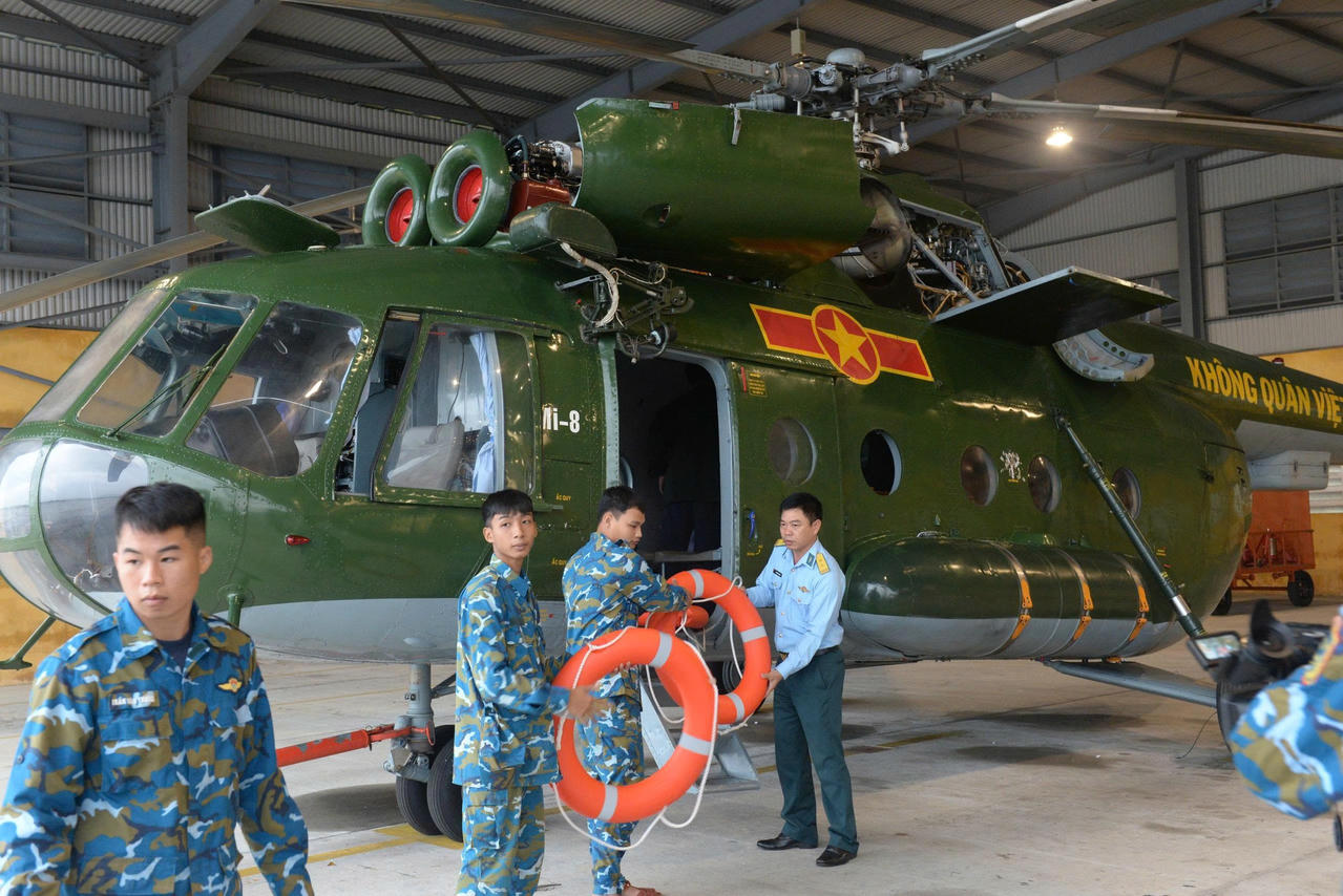 Trung đo&agrave;n Kh&ocirc;ng qu&acirc;n 930 (Sư đo&agrave;n Kh&ocirc;ng qu&acirc;n 372) đ&atilde; chuẩn bị 2 m&aacute;y bay sẵn s&agrave;ng cất c&aacute;nh.