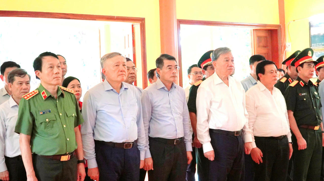 Tổng B&iacute; thư T&ocirc; L&acirc;m thăm v&agrave; l&agrave;m việc tại Đặc khu Thổ Ch&acirc;u