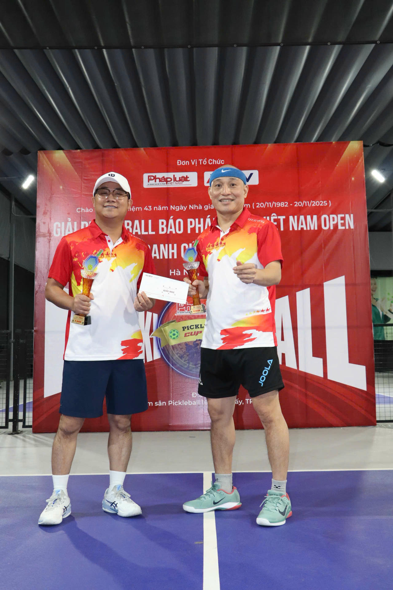 Hai nh&agrave; b&aacute;o&amp;amp;nbsp;Phạm Quốc Cường  v&agrave; Nguyễn Huy Thiện cũng xuất sắc đoạt giải &Aacute; qu&acirc;n tại giải đấu.