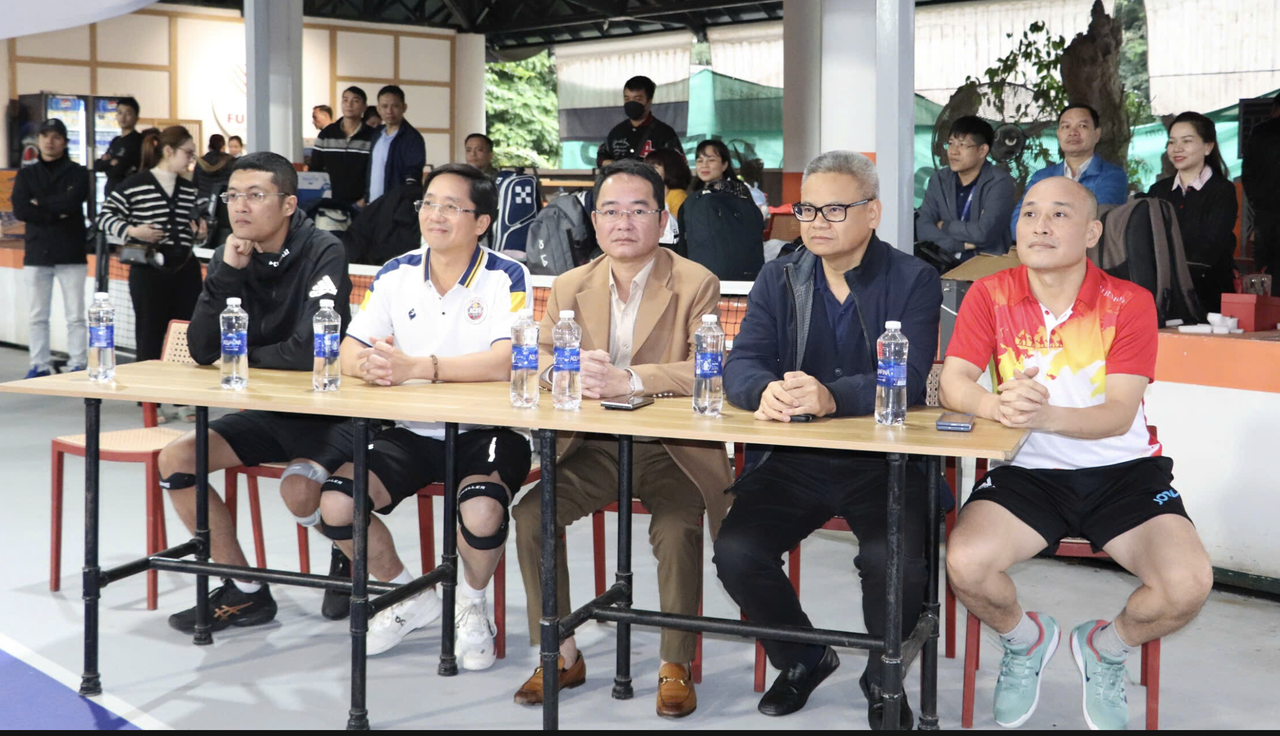 L&atilde;nh đạo 2 cơ quan c&ugrave;ng đại diện BTC tại buổi khai mạc giải đấu.