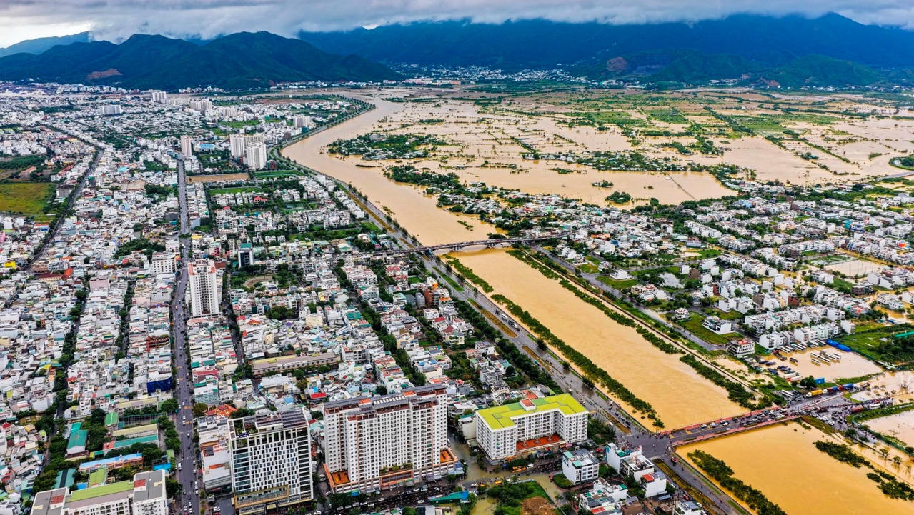 Nha Trang ngập nặng.