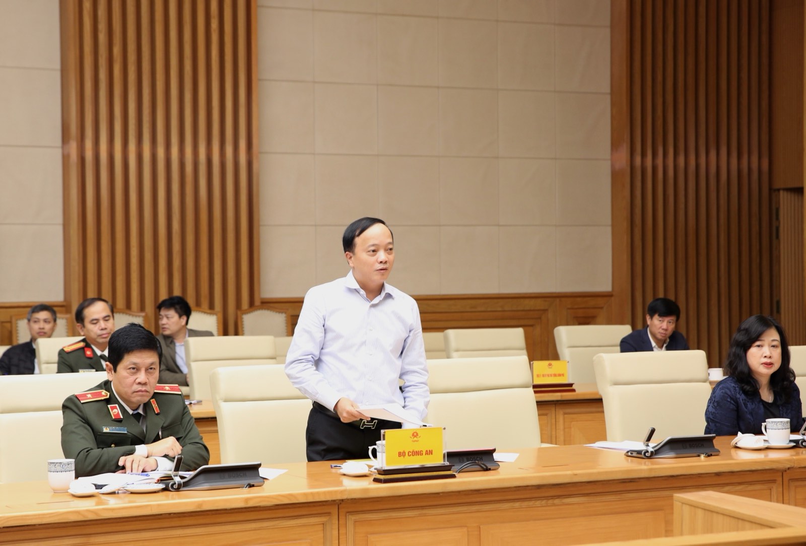 Thủ tướng: Đặt m&igrave;nh v&agrave;o địa vị người d&acirc;n để khắc phục hậu quả thi&ecirc;n tai nhanh nhất, hiệu quả nhất