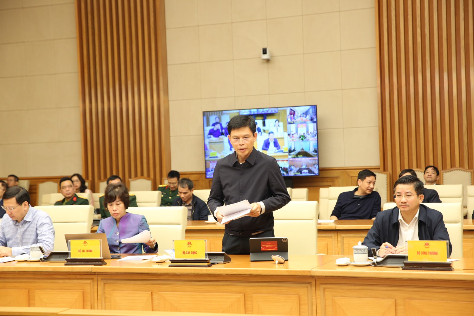 Thủ tướng: Đặt m&igrave;nh v&agrave;o địa vị người d&acirc;n để khắc phục hậu quả thi&ecirc;n tai nhanh nhất, hiệu quả nhất