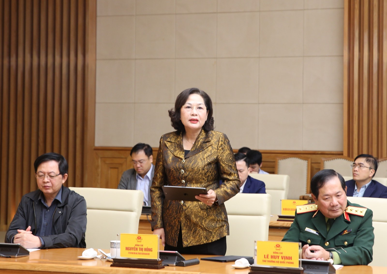 Thủ tướng: Đặt m&igrave;nh v&agrave;o địa vị người d&acirc;n để khắc phục hậu quả thi&ecirc;n tai nhanh nhất, hiệu quả nhất