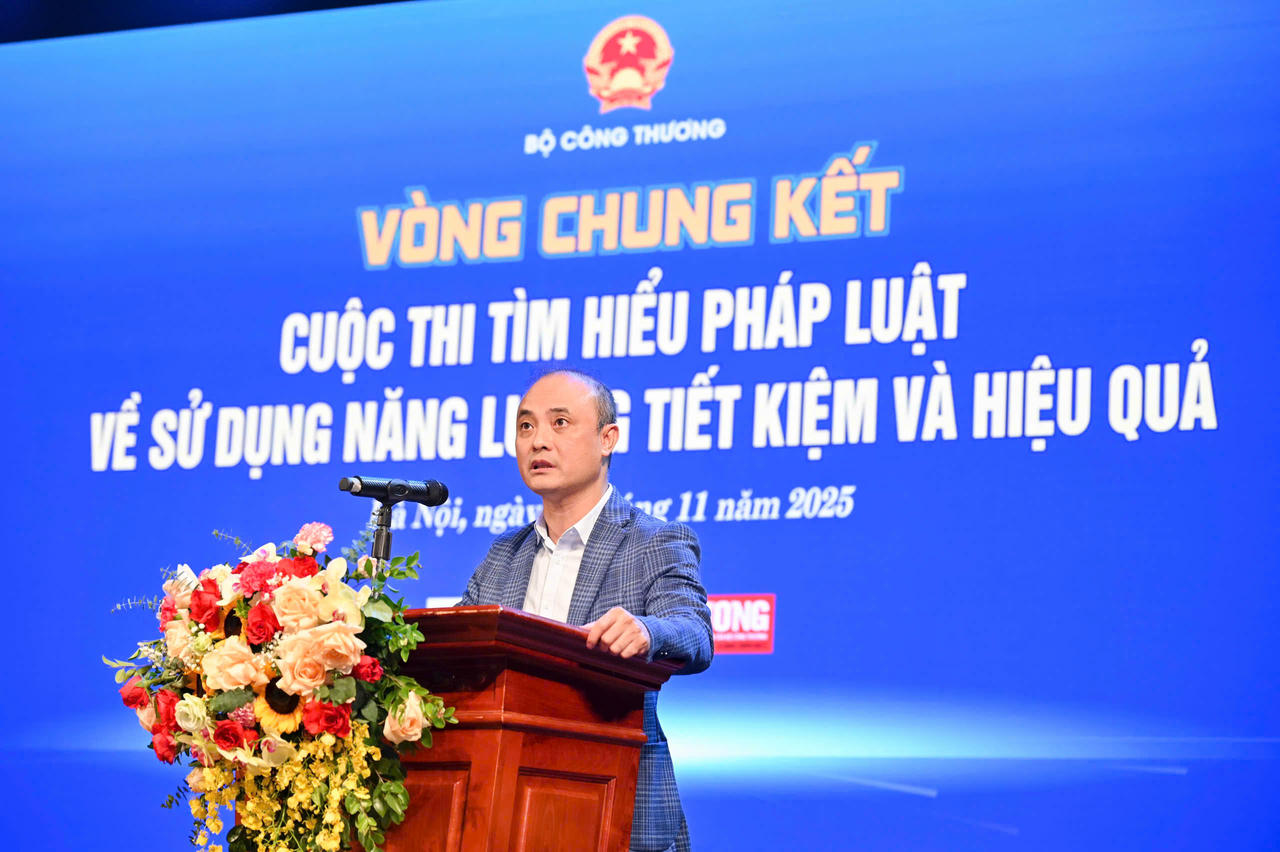 &Ocirc;ng Nguyễn Phương Tuấn ph&aacute;t biểu tại v&ograve;ng chung kết.