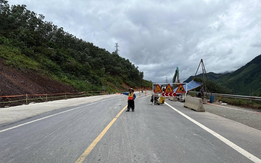 Điều tiết giao th&ocirc;ng tr&ecirc;n tuy&ecirc;n cao tốc La Sơn - H&ograve;a Li&ecirc;n&amp;amp;nbsp;