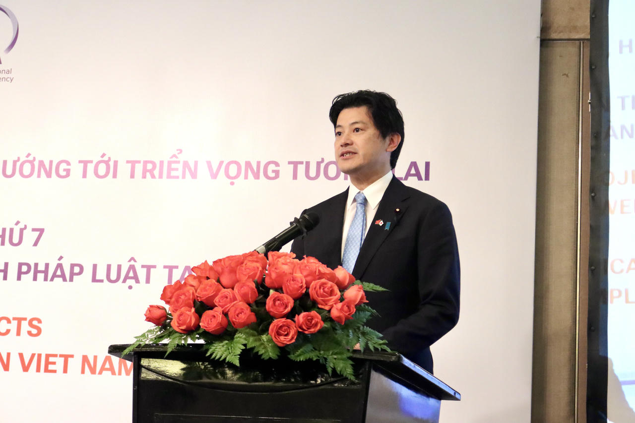 Thứ trưởng Bộ Tư ph&aacute;p Nhật Bản MITANI Hidehiro ph&aacute;t biểu tại buổi lễ.