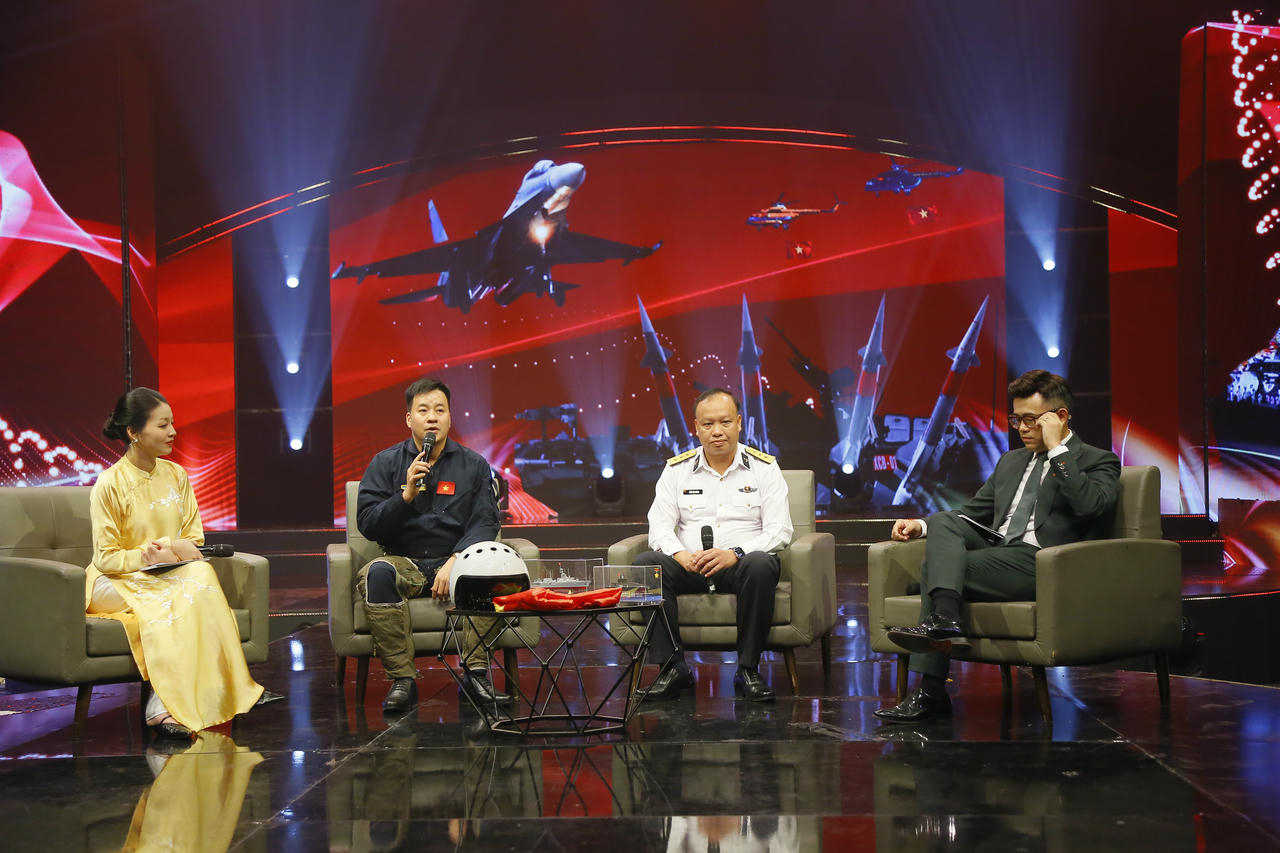 Phần giao lưu c&ugrave;ng Thượng t&aacute; Trần Văn Vương v&agrave; Thượng t&aacute; Nguyễn Văn Ho&agrave;ng.