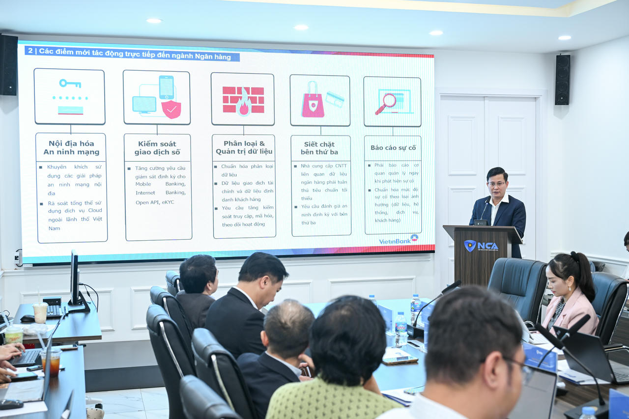 &Ocirc;ng Trần C&ocirc;ng Quỳnh L&acirc;n, Ph&oacute; Tổng gi&aacute;m đốc VietinBank ph&aacute;t biểu tại Toạ đ&agrave;m