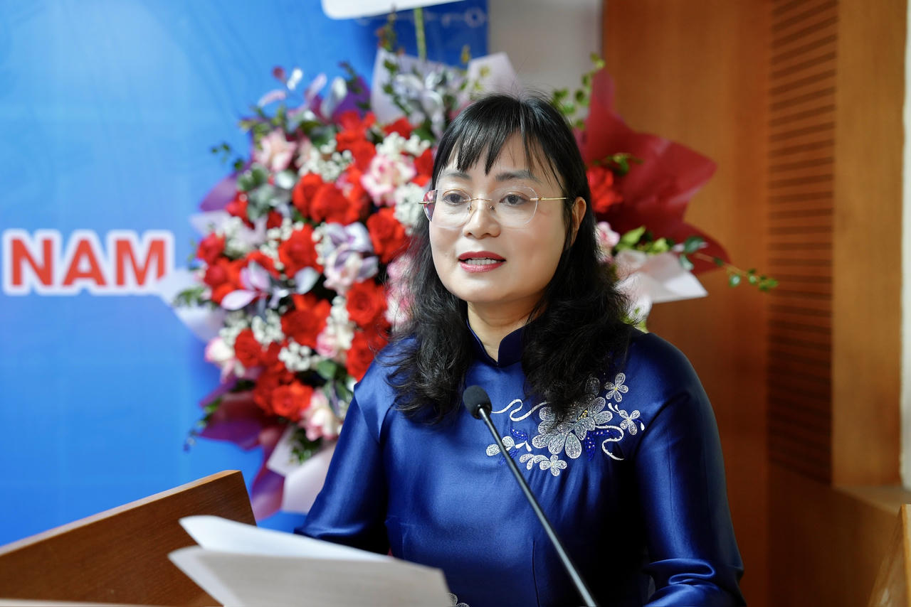 Phó T&ocirc;̉ng bi&ecirc;n t&acirc;̣p Vũ Hồng Thu&yacute; - Chủ tịch C&ocirc;ng đo&agrave;n cơ sở B&aacute;o Ph&aacute;p luật Việt Nam phát bi&ecirc;̉u tại Đại h&ocirc;̣i