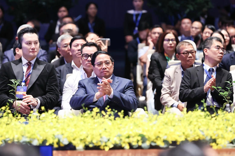 Thủ tướng Phạm Minh Ch&iacute;nh chủ tr&igrave; chương tr&igrave;nh đối thoại 'CEO 500 &ndash; Tea Connect' - Ảnh: VGP/Nhật Bắc