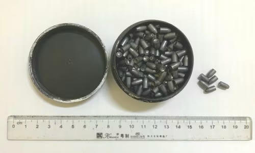 Tang vật thu giữ 580 vi&ecirc;n đạn ch&igrave;.