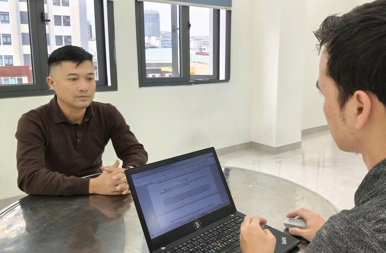 C&ocirc;ng an TP Đ&agrave; Nẵng lấy lời khai đối với nghi phạm cầm đầu đường d&acirc;y lừa đảo tiền m&atilde; h&oacute;a, chiếm đoạt hơn 90 tỷ đồng.