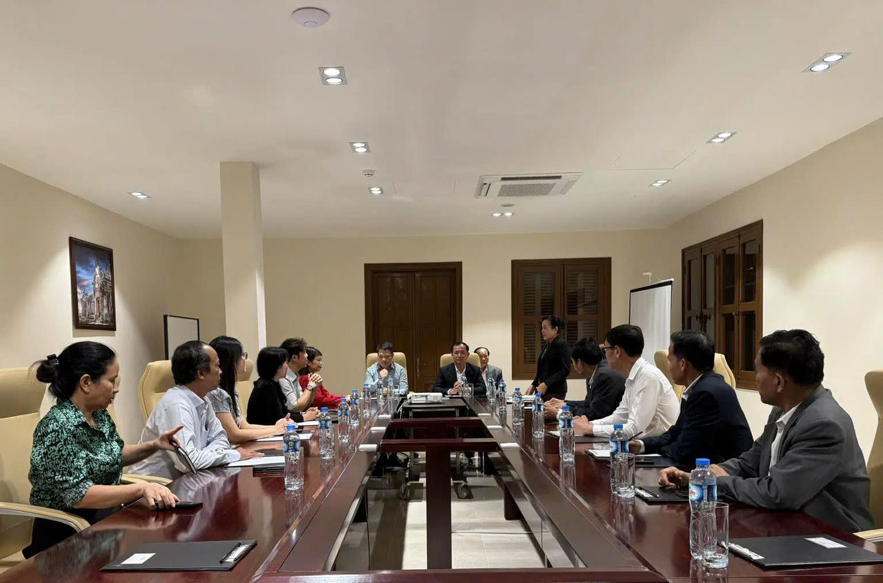 L&atilde;nh đạo tỉnh Champasak gặp gỡ đo&agrave;n Photo tour