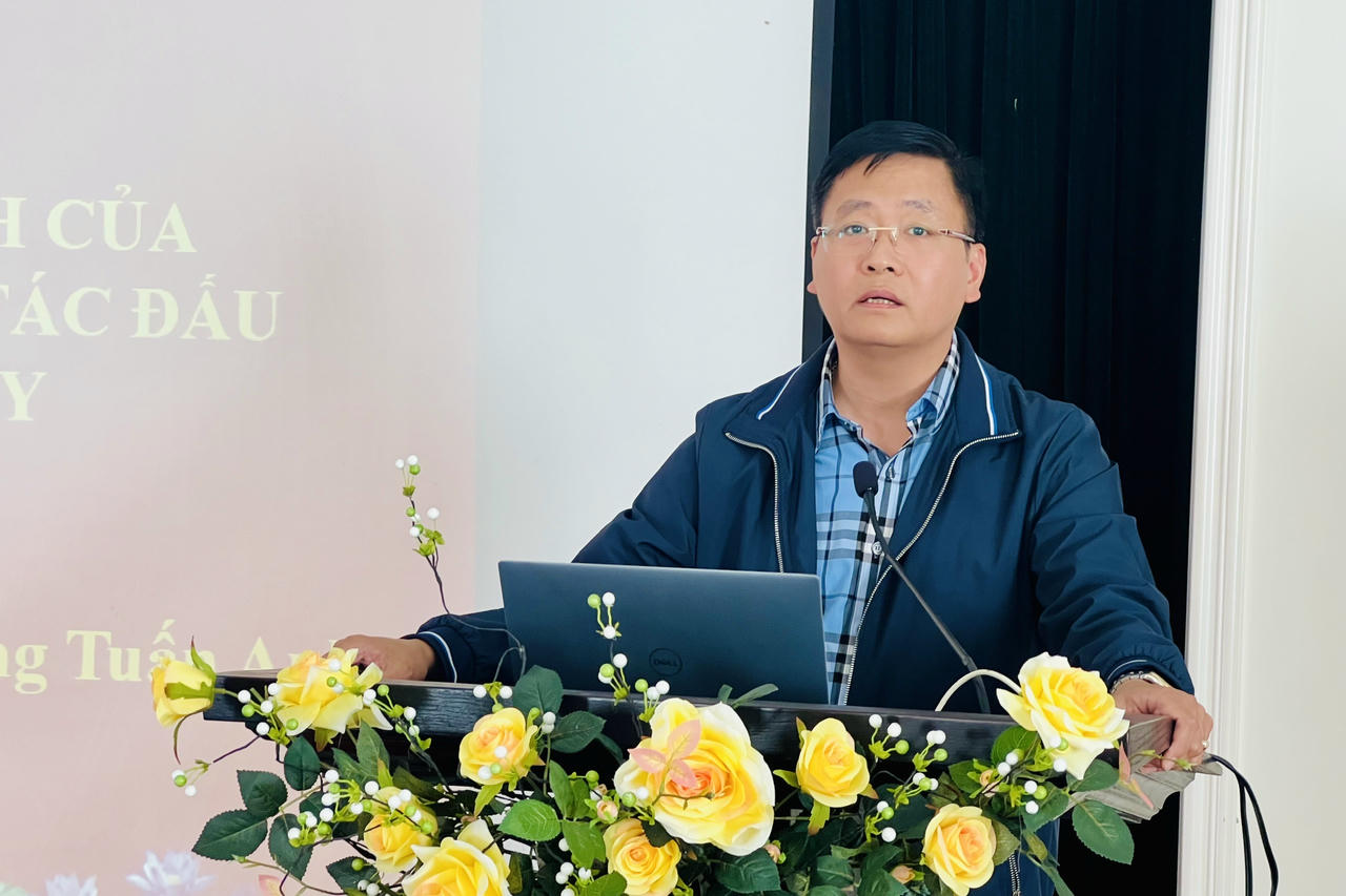 Thượng t&aacute;, PGS.TS Lương Tuấn Anh, Ph&oacute; Trưởng Khoa An ninh ch&iacute;nh trị nội bộ (Học viện An ninh nh&acirc;n d&acirc;n) tr&igrave;nh b&agrave;y c&aacute;c chuy&ecirc;n đề về đấu tranh, phản b&aacute;c th&ocirc;ng tin, quan điểm sai tr&aacute;i, th&ugrave; địch tr&ecirc;n kh&ocirc;ng gian mạng.