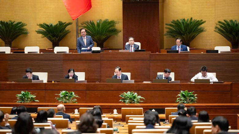 Ph&oacute; Chủ tịch Quốc hội L&ecirc; Minh Hoan điều h&agrave;nh nội dung phi&ecirc;n họp.