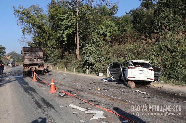 Hiện trường vụ tai nạn - Ảnh: B&aacute;o v&agrave; PTTH Lạng Sơn.