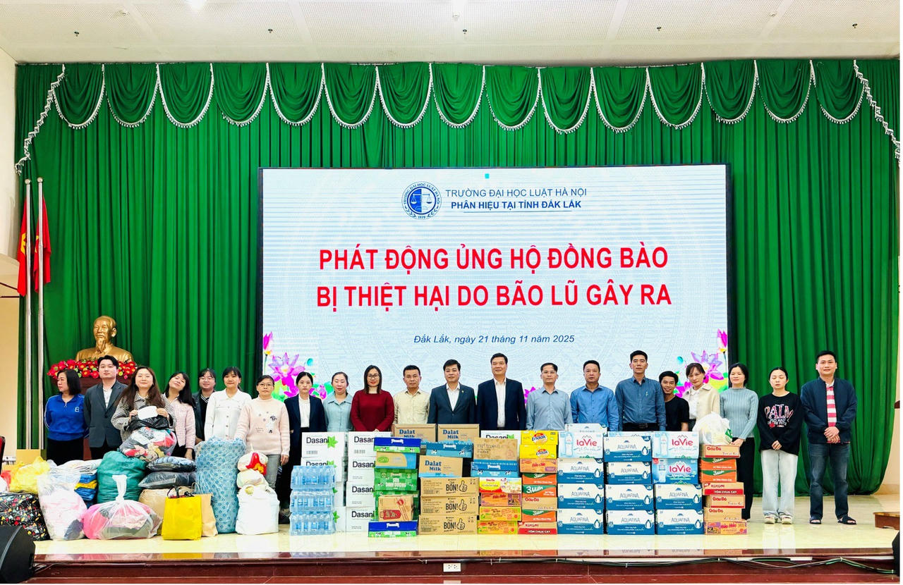 Ng&agrave;y 21/11, Ph&acirc;n hiệu cũng đ&atilde; kịp thời ph&aacute;t động quy&ecirc;n g&oacute;p, thu được 45 triệu đồng c&ugrave;ng hơn 01 tấn nhu yếu phẩm.