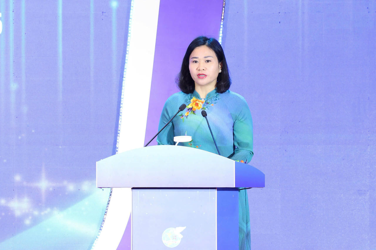 Ủy vi&ecirc;n TƯ Đảng, Ph&oacute; Chủ tịch UBTƯ MTTQ Việt Nam, Chủ tịch Hội LHPN Việt Nam Nguyễn Thị Tuyến ph&aacute;t biểu khai mạc Hội nghị.