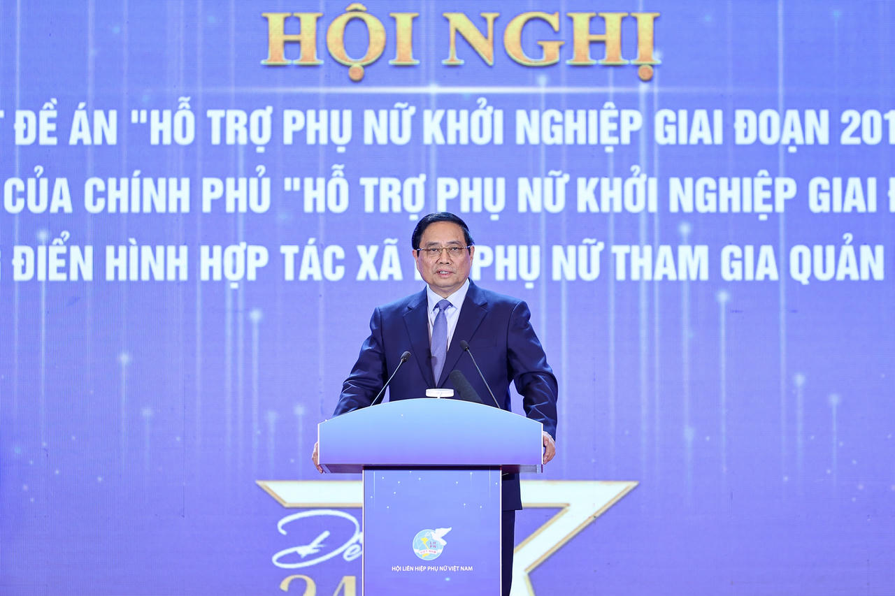 Ph&aacute;t biểu tại Hội nghị,&amp;amp;nbsp; Thủ tướng ghi nhận, đ&aacute;nh gi&aacute; cao v&agrave; nhiệt liệt biểu dương những kết quả quan trọng m&agrave; c&aacute;c cấp, c&aacute;c ng&agrave;nh, c&aacute;c địa phương v&agrave; c&aacute;c chị em phụ nữ đ&atilde; đạt được trong thời gian qua - Ảnh: VGP/Nhật Bắc