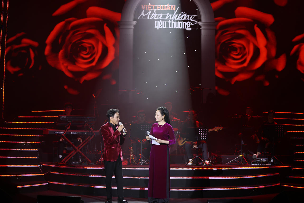 Hạnh An An, người dẫn chương tr&igrave;nh như một sợi chỉ lấp l&aacute;nh nối những hạt ngọc đẹp đẽ.