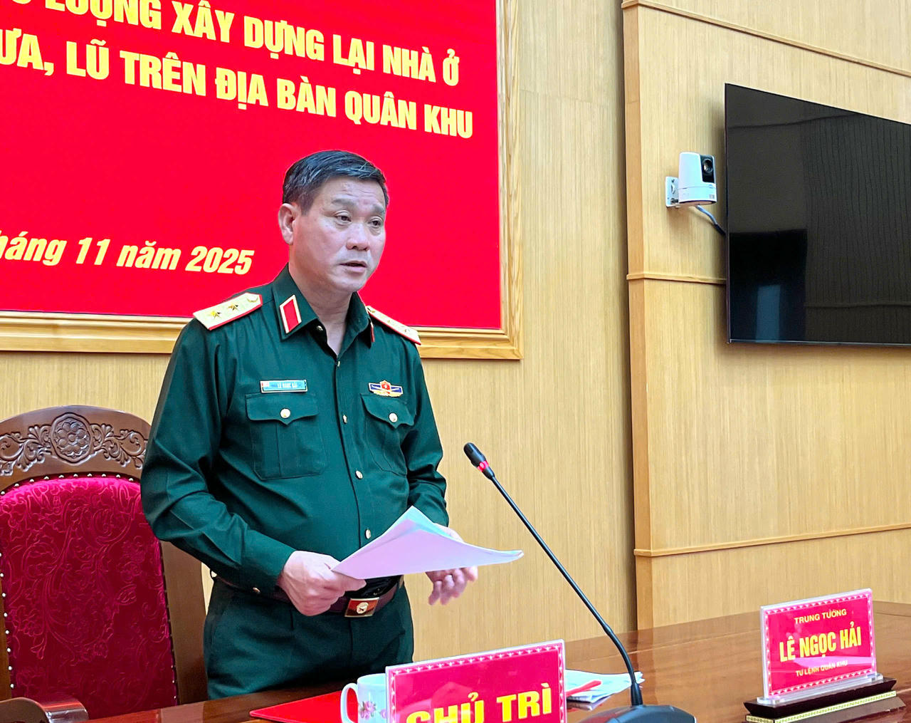 Trung tướng L&ecirc; Ngọc Hải - Tư lệnh Qu&acirc;n khu 5 y&ecirc;u cầu&amp;amp;nbsp;c&aacute;c đơn vị quyết t&acirc;m thực hiện, tuyệt đối kh&ocirc;ng để gia đ&igrave;nh n&agrave;o phải đ&oacute;n Tết trong cảnh thiếu thốn chỗ ở..