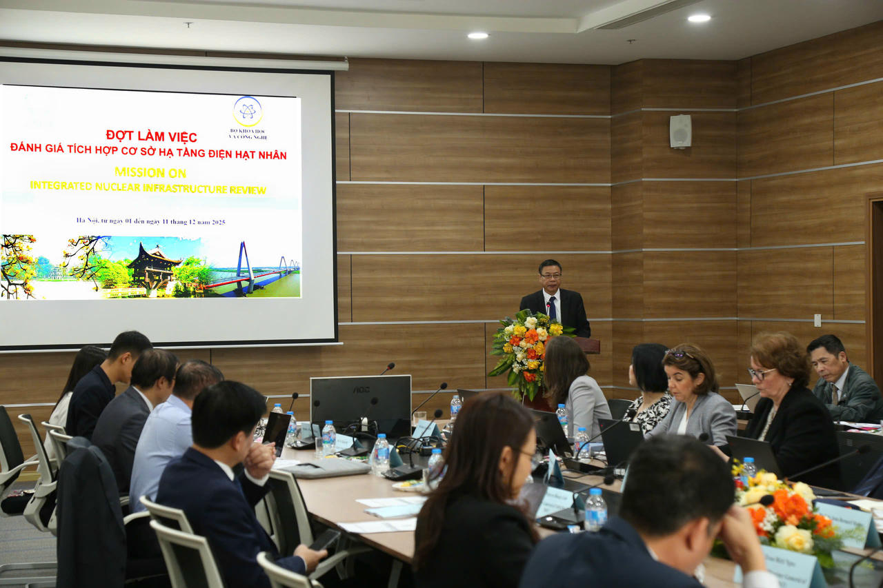 Thứ trưởng Bộ KH&amp;amp;amp;CN L&ecirc; Xu&acirc;n Định ph&aacute;t biểu khai mạc Đợt l&agrave;m việc  đ&aacute;nh gi&aacute; t&iacute;ch hợp cơ sở hạ tầng điện hạt nh&acirc;n ở Việt Nam