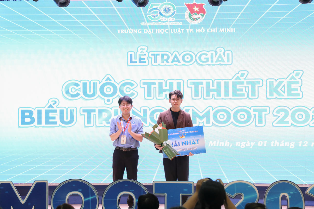 Trường Đại học Luật H&agrave; Nội gi&agrave;nh Giải Nhất chung cuộc.