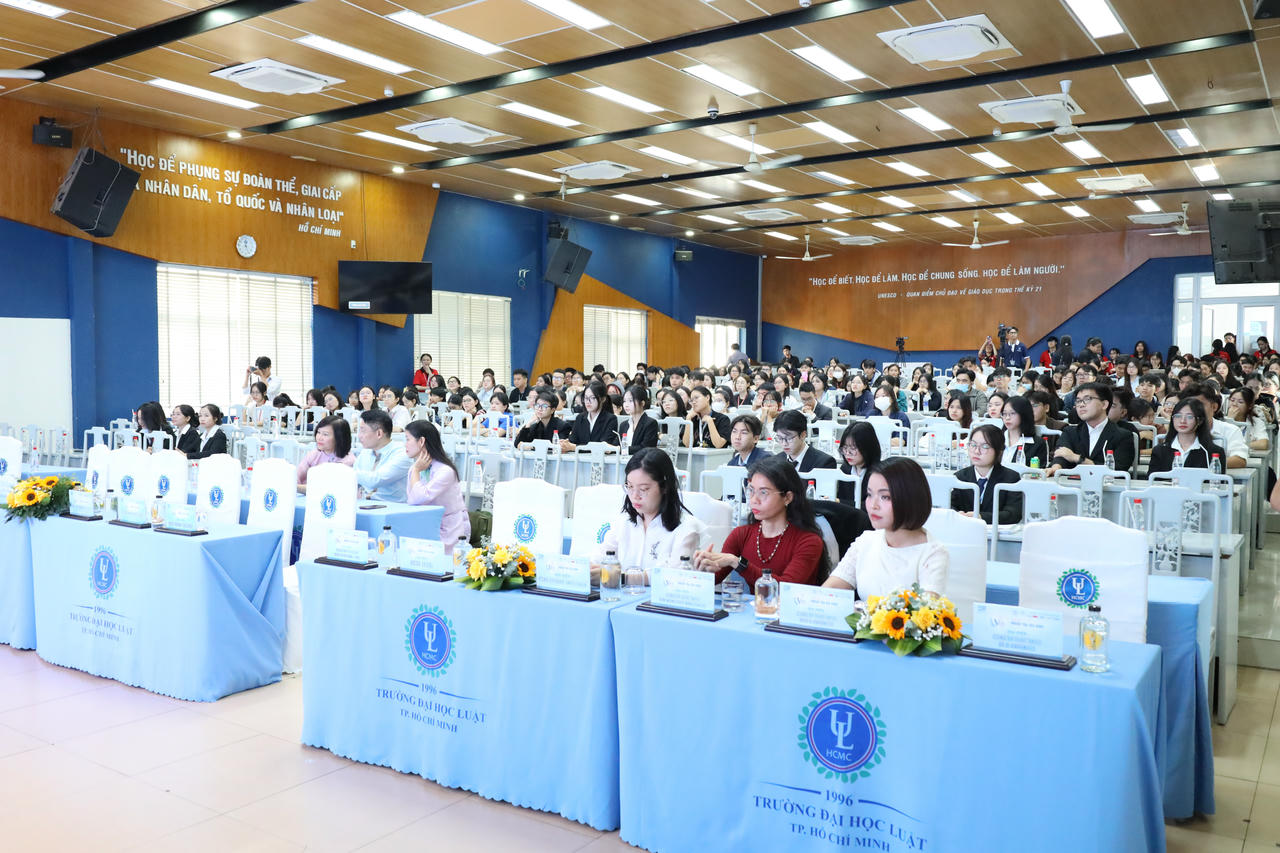 Quang cảnh&amp;amp;nbsp;Cuộc thi Phi&ecirc;n t&ograve;a giả định VMoot.&amp;amp;nbsp;