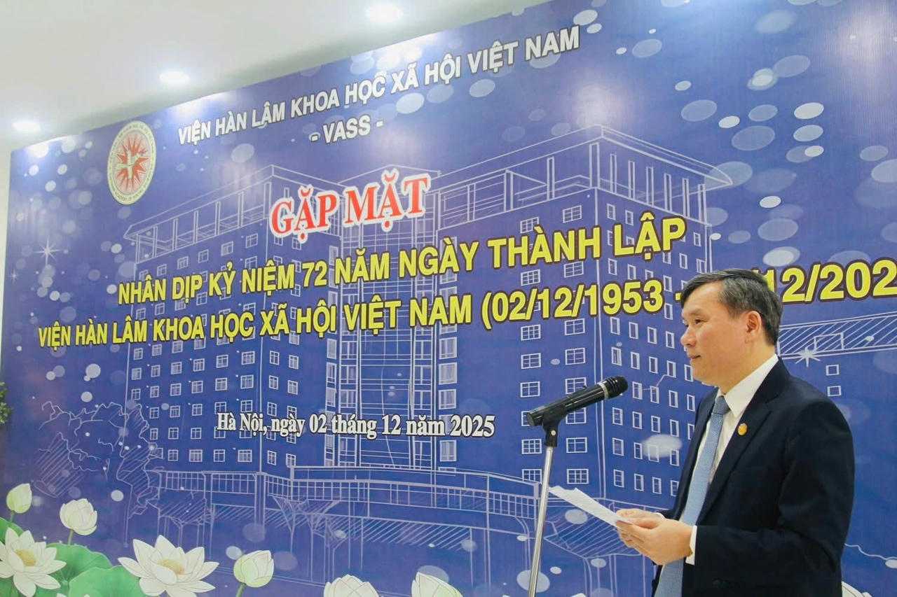 GS.TS L&ecirc; Văn Lợi, Chủ tịch Viện H&agrave;n l&acirc;m Khoa học x&atilde; hội Việt Nam phát bi&ecirc;̉u.
