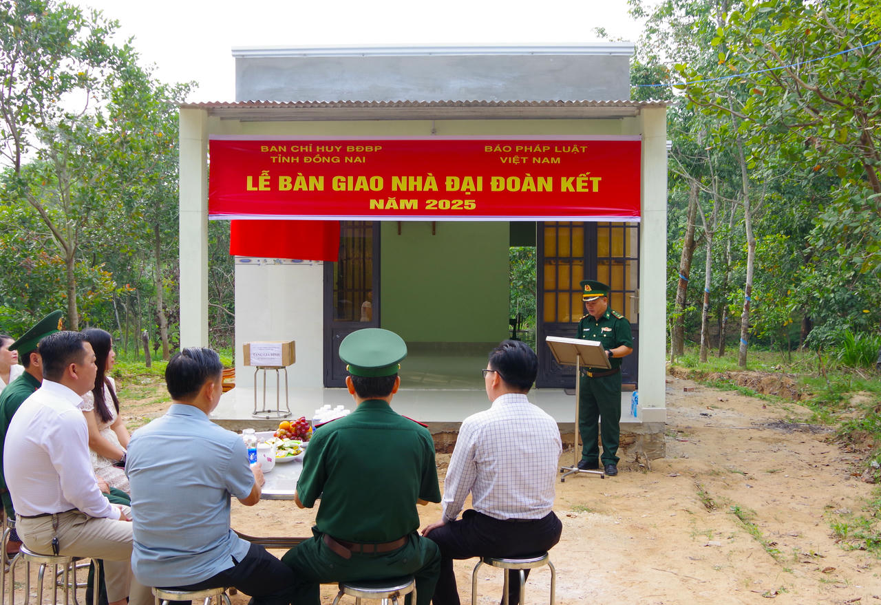 Buổi lễ b&agrave;n giao nh&agrave; cho chiến sỹ bi&ecirc;n ph&ograve;ng Đồng Nai (ảnh: Hữu Thịnh)