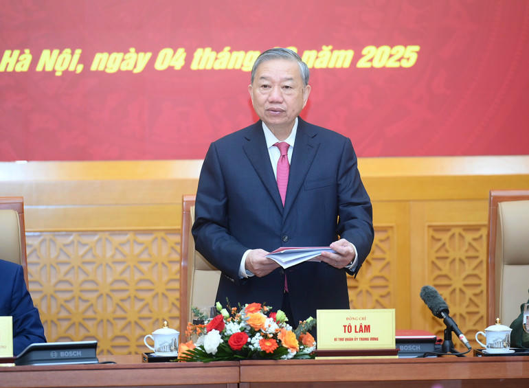 Tổng B&iacute; thư y&ecirc;u cầu Qu&acirc;n ủy Trung ương, Bộ Quốc ph&ograve;ng tiếp tục thực hiện tốt chức năng tham mưu chiến lược với Đảng, Nh&agrave; nước về qu&acirc;n sự, quốc ph&ograve;ng v&agrave; ph&aacute;t huy vai tr&ograve; n&ograve;ng cốt trong sự nghiệp quốc ph&ograve;ng, bảo vệ Tổ quốc. Ảnh: Đăng Khoa