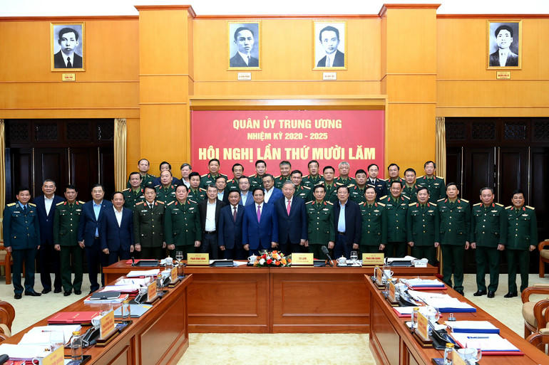 Tổng B&iacute; thư T&ocirc; L&acirc;m v&agrave; c&aacute;c đồng ch&iacute; l&atilde;nh đạo Đảng, Nh&agrave; nước, c&aacute;c đại biểu dự hội nghị. Ảnh: Đăng Khoa