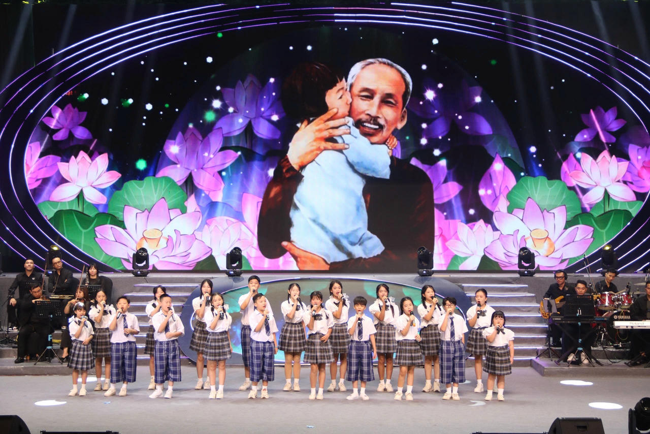 Chương tr&igrave;nh được d&agrave;n dựng c&ocirc;ng phu như một h&agrave;nh tr&igrave;nh &acirc;m nhạc t&aacute;i hiện cuộc đời v&agrave; sự nghiệp của Nhạc sĩ Đỗ Nhuận.&amp;amp;nbsp;