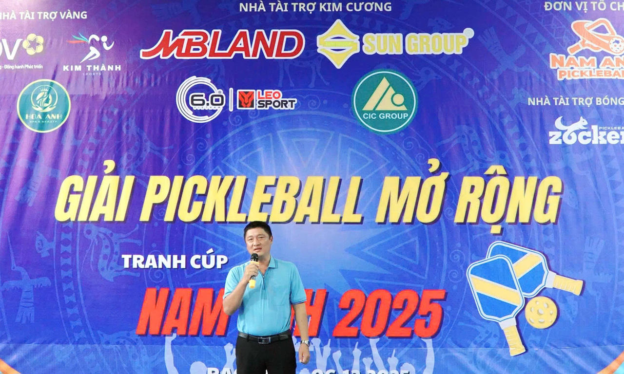 &Ocirc;ng Trần Nguyễn B&aacute; Ph&oacute; Gi&aacute;m đốc Sở Văn h&oacute;a v&agrave; Thể thao tỉnh An Giang  ph&aacute;t biểu tại lễ khai mạc.