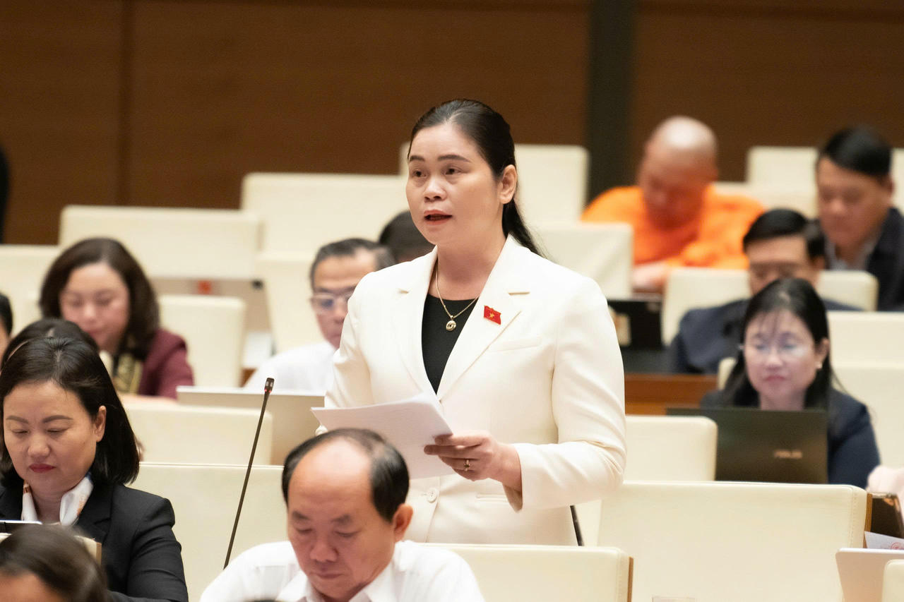 Đại biểu QH Ma Thị Th&uacute;y (Đo&agrave;n Tuy&ecirc;n Quang).