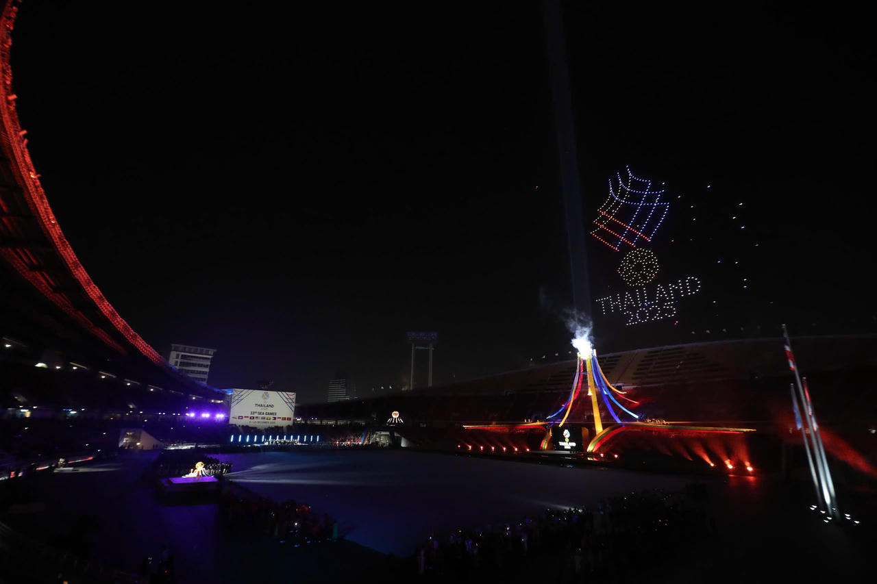 Ngọn lửa SEA Games 33 được thắp s&aacute;ng tr&ecirc;n đ&agrave;i lửa Rajamangala.&amp;amp;nbsp;