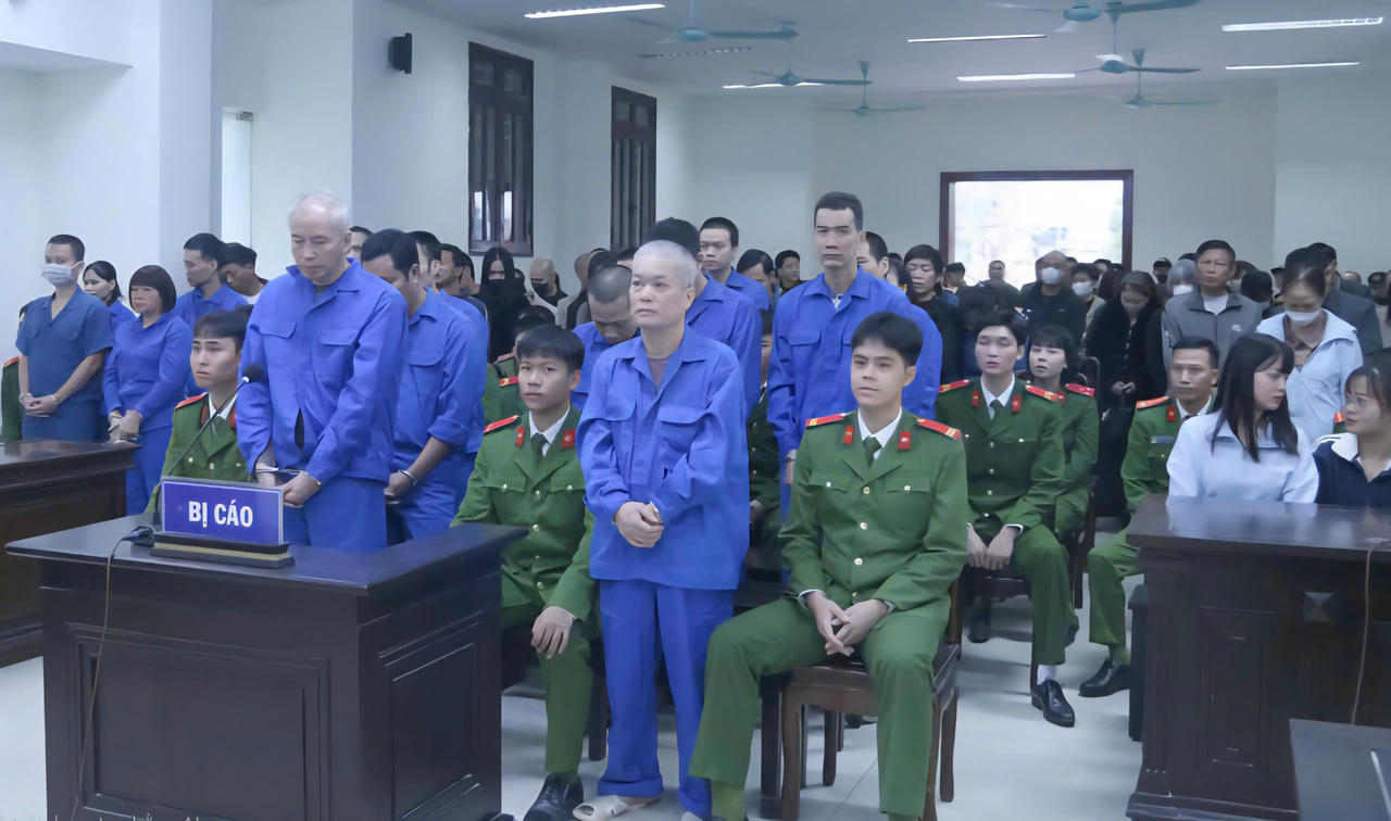 C&aacute;c bị c&aacute;o tại phi&ecirc;n t&ograve;a