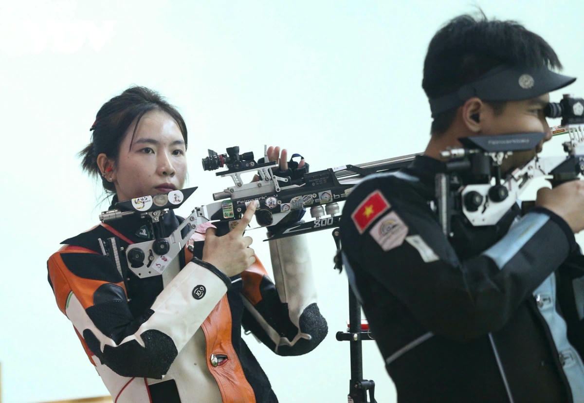 (Cặp xạ thủ L&ecirc; Thị Mộng Tuyền v&agrave; Nguyễn T&acirc;m Quang. Ảnh: Ho&agrave;i Thương)