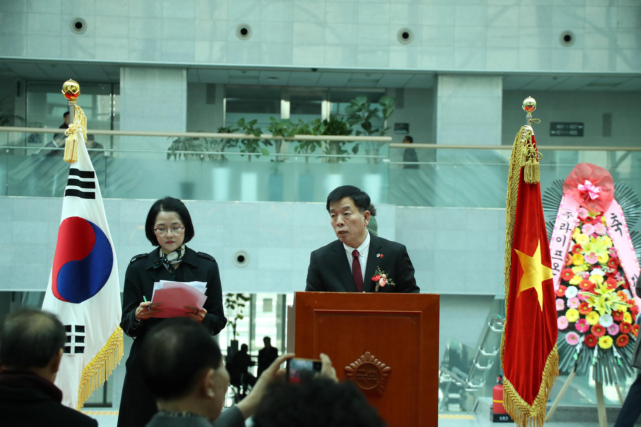 Đại sứ Vũ H&ocirc;̀, Đại sứ Đặc m&ecirc;̣nh toàn quy&ecirc;̀n Vi&ecirc;̣t Nam tại Hàn Qu&ocirc;́c phát bi&ecirc;̉u