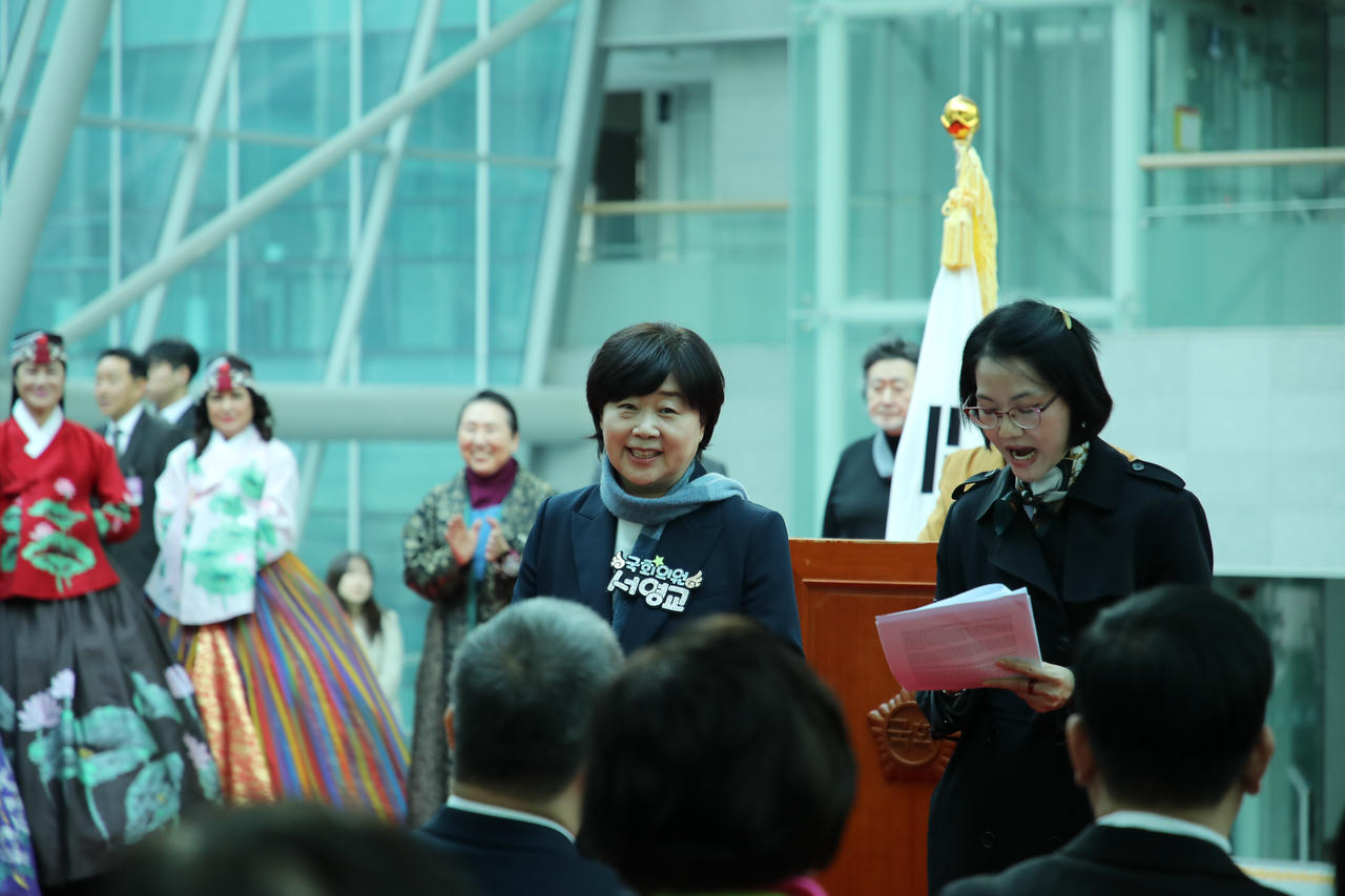 Nghị sĩ Seo Young -kyo, Đảng D&acirc;n chủ Hàn Qu&ocirc;́c phát bi&ecirc;̉u