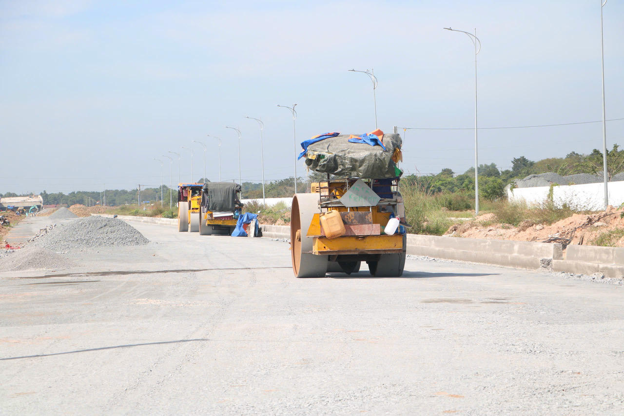 C&aacute;c tuyến 25B, 25C kết nối s&acirc;n bay Long Th&agrave;nh đang được thi c&ocirc;ng khẩn trương.