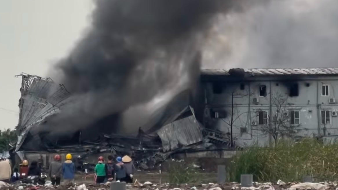 14h c&ugrave;ng ng&agrave;y đ&aacute;m ch&aacute;y cơ bản đ&atilde; được khống chế