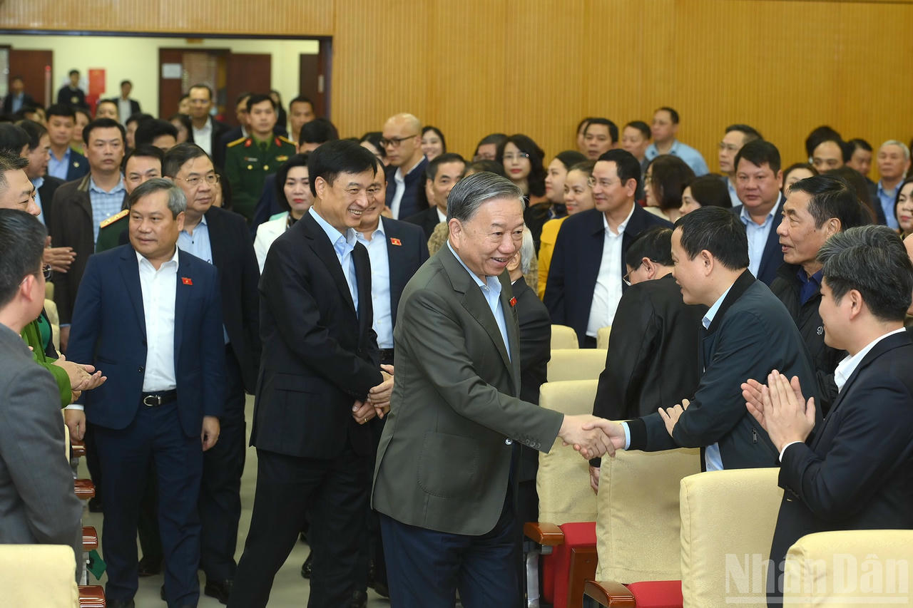 Tổng B&iacute; thư T&ocirc; L&acirc;m v&agrave; c&aacute;c đại biểu dự hội nghị tiếp x&uacute;c cử tri TP H&agrave; Nội. Ảnh: nhandan.vn