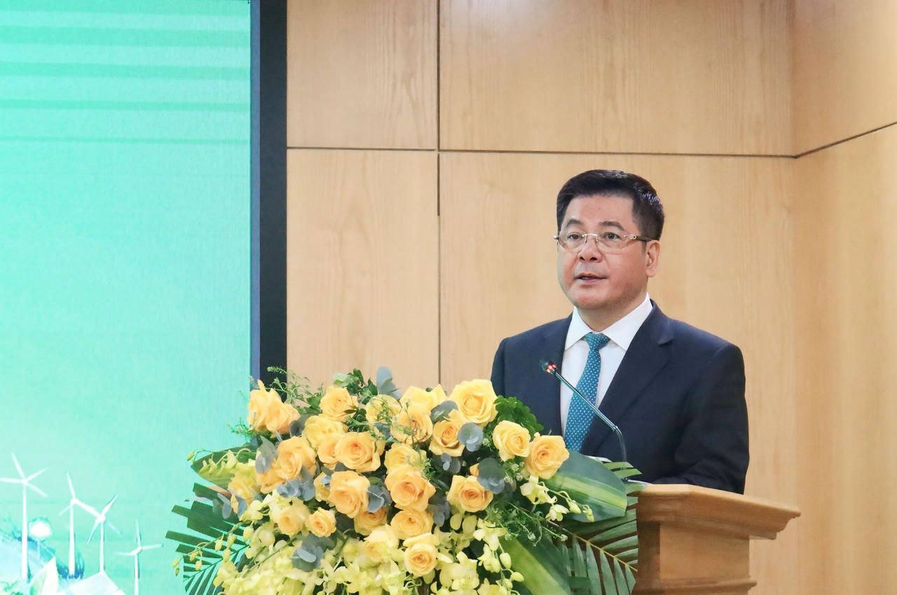 B&ocirc;̣ trưởng Nguy&ecirc;̃n H&ocirc;̀ng Di&ecirc;n phát bi&ecirc;̉u.