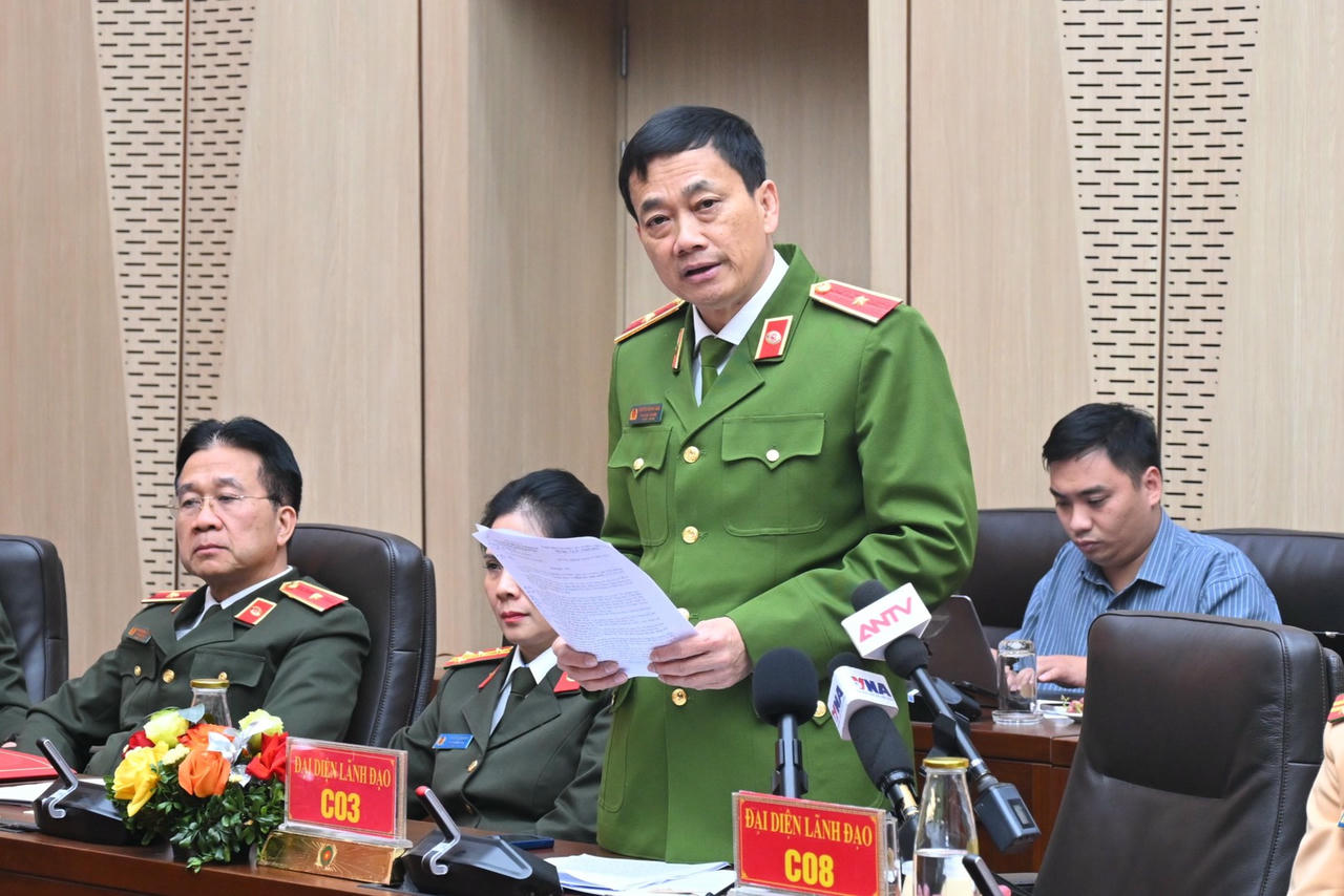 Thiếu tướng Nguyễn Mạnh H&ugrave;ng cung cấp th&ocirc;ng tin về một số vụ &aacute;n, vụ việc do Cục Cảnh s&aacute;t điều tra tội phạm về tham nhũng, kinh tế, bu&ocirc;n lậu điều tra, xử l&yacute;.