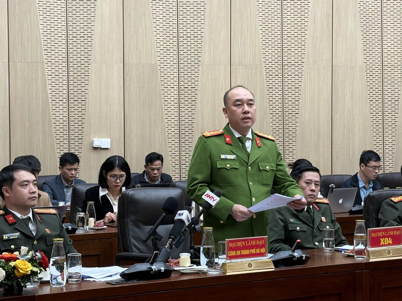 Đại t&aacute; Nguyễn Đức Long, Ph&oacute; Gi&aacute;m đốc C&ocirc;ng an TP H&agrave; Nội trả lời tại họp b&aacute;o.