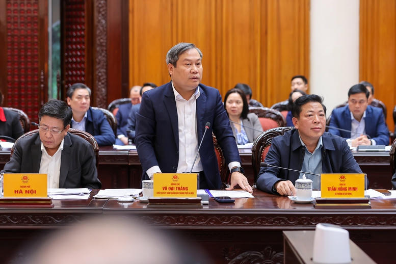 Chủ tịch UBND TP. H&agrave; Nội Vũ Đại Thắng b&aacute;o c&aacute;o - Ảnh: VGP/Nhật Bắc